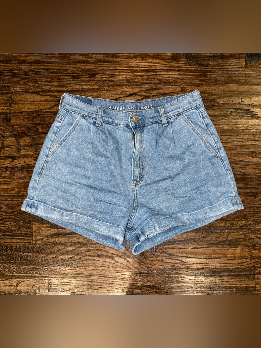 American Eagle Light Wash Mom Short High Waist Denim Shorts - Size 6